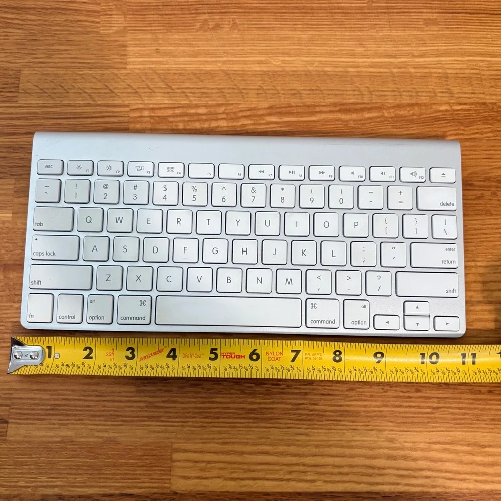 Apple Wireless Keyboard A1314‎ Bluetooth Aluminum Silver Tested & Works Good